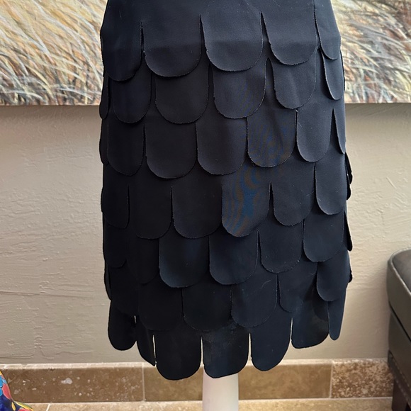 JS Collections sz 14 scalloped black skirt elastic waist slip on lined - Picture 3 of 6